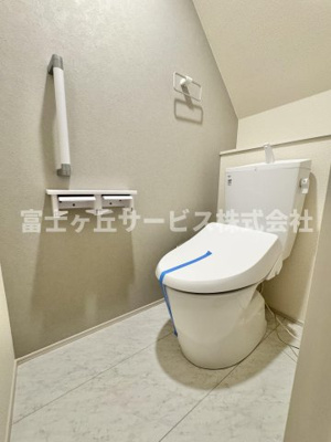 【トイレ】 | 静岡市清水区三保 新築一戸建て 2号棟 | 1Fトイレです
2Fにも同タイプのトイレがあります