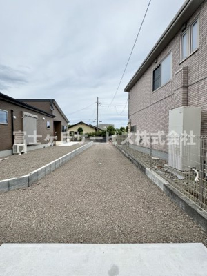 【前面道路含む現地写真】 | 静岡市清水区三保 新築一戸建て 2号棟 | 前面道路含む現地写真です