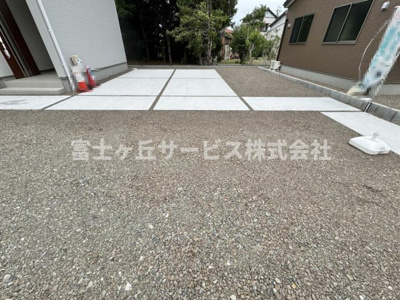 【駐車場】 | 静岡市清水区三保 新築一戸建て 2号棟 | 車種により2台駐車可能です