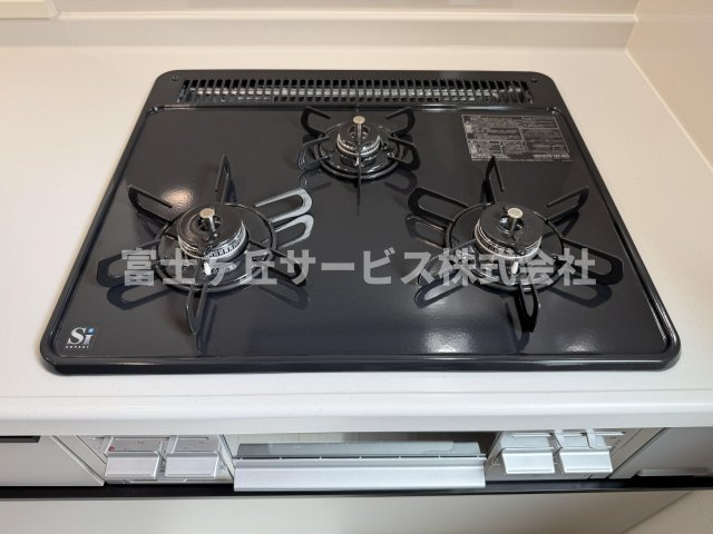 【その他】 | 静岡市清水区三保 新築一戸建て 2号棟 | 3口コンロがあります