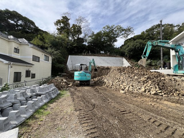 自然と調和する鎌倉二階堂の新築住宅の外観