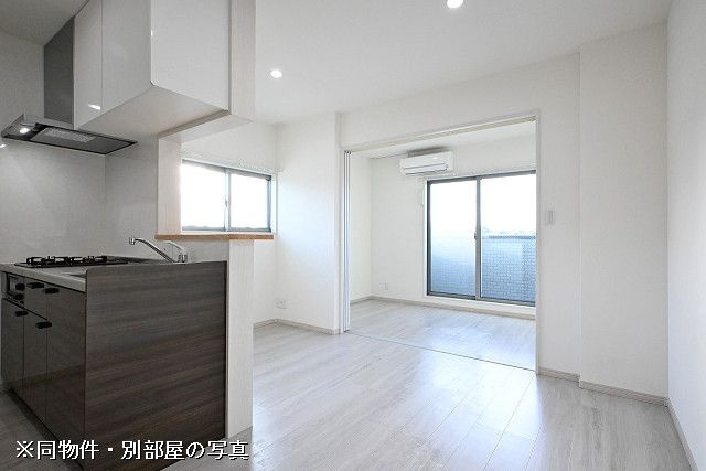 BELLA COLLINA 香椎の居間・リビング