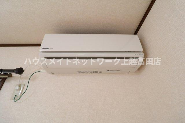 コーポパピヨンの設備|エアコン（同室タイプ２０１号室の画像を掲載）
