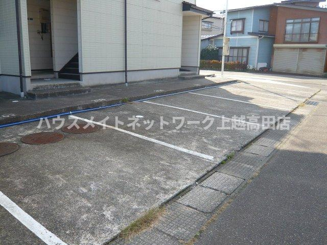 コーポパピヨンの駐車場|駐車場