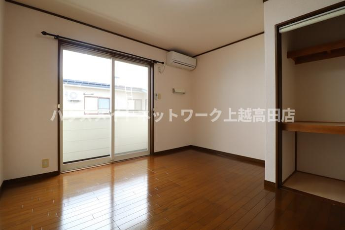 コーポパピヨンの居間・リビング|洋室（同室タイプ２０１号室の画像を掲載）
