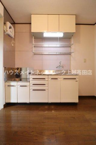 コーポパピヨンのキッチン|キッチン（同室タイプ２０１号室の画像を掲載）
