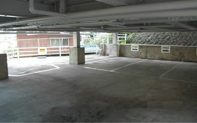 グリーンピア上大岡の駐車場