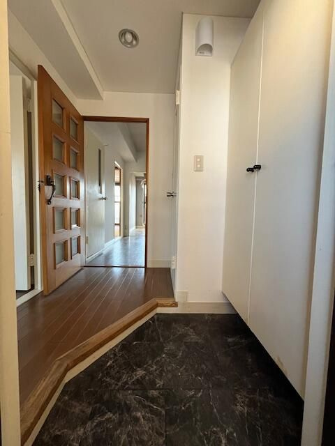 ライオンズマンション本牧の玄関