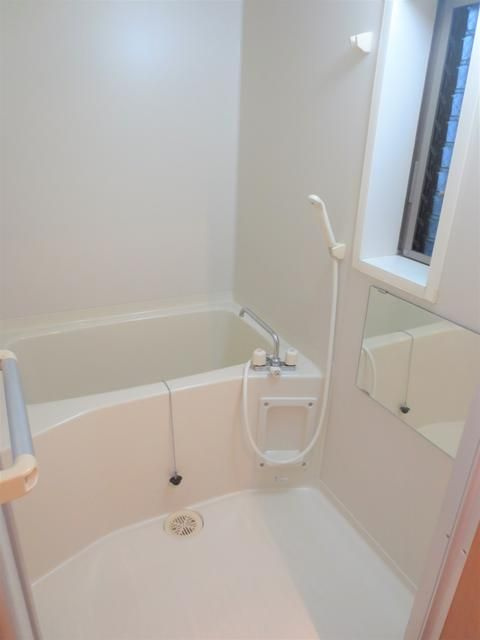 ルナージュ弐番館の浴室