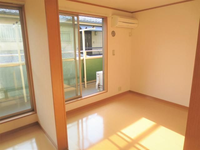 ルナージュ弐番館の居間・リビング