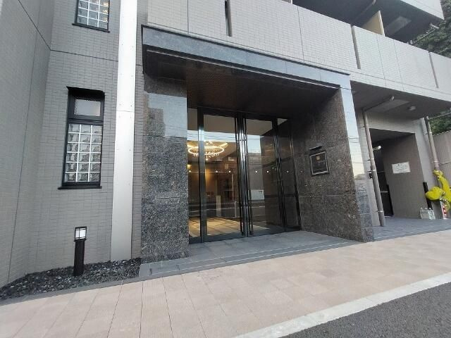 ルーブル横濱南太田弐番館のエントランス