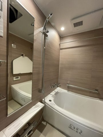 【浴室】 | カーサ大濠 | 浴室乾燥機は雨の日の洗濯に活躍するのはもちろん、浴室をカラリと乾燥させられるのでカビ対策にも効果大