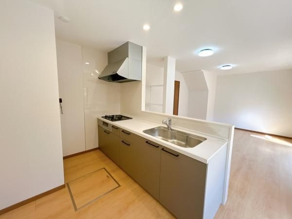 【キッチン】 | 那珂川市片縄北２丁目　戸建て | お料理をしながら会話を楽しめるカウンターキッチンです。床下もあり収納力に優れています