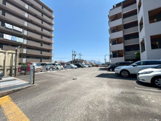 【駐車場】 | 駐車場はエリアによって使用料が変わります。空き状況等の詳細はお問合せください