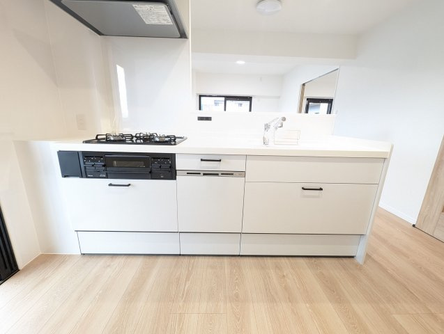 【キッチン】 | サンリヤン月の浦Ⅱ | お料理をしながら会話を楽しめるカウンターキッチンです