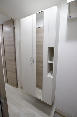 ★玄関には大きなシューズボックス★