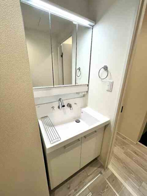 ★3面鏡付きの独立洗面台★