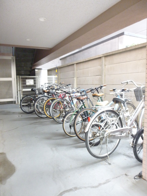 クリーンホームツルオカのその他|入口横に駐輪スペース有（無料）