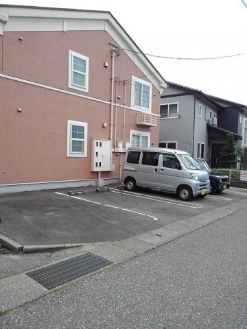 ノワ・ド・ココＡの駐車場|駐車場完備です