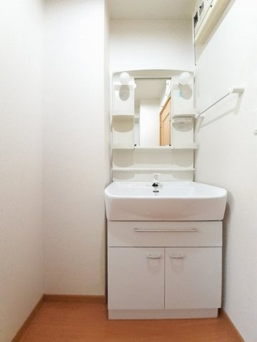 ノワ・ド・ココＡの洗面所|明るい洗面所です