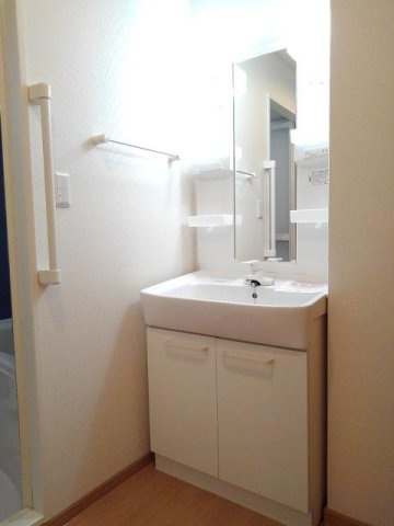 インフィニティーＣの洗面所|明るい洗面所です