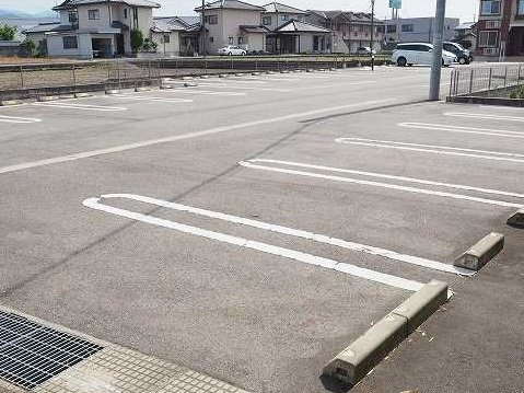 サニーテラスの駐車場|駐車場に車を止められます