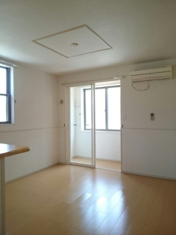 サニーテラスの居間・リビング|ゆったりとした居間です