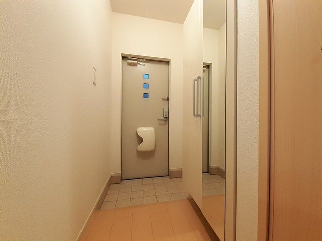 プラッツの玄関|毎日通る玄関はこちらです