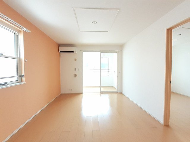 メゾン・アイリスの居間・リビング|使いやすい居間です