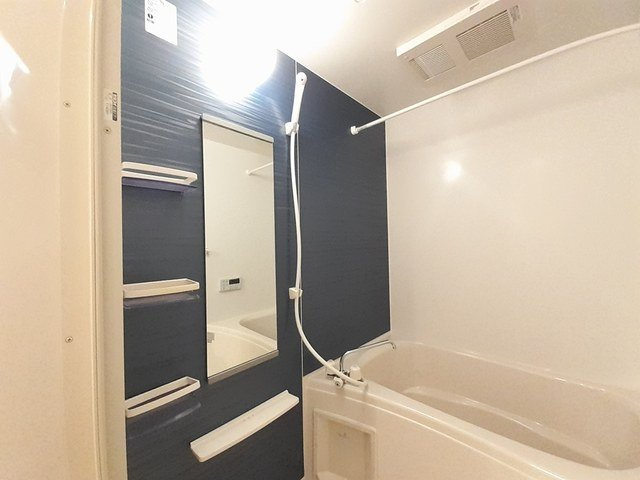 メゾン・アイリスの浴室|ゆったり過ごせるお風呂です