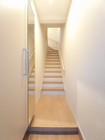 シエル　ブルーの玄関|明るい玄関です