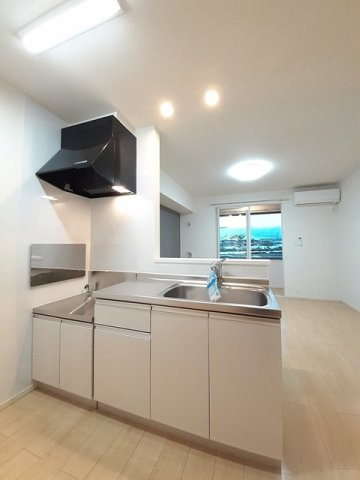 シエル　ブルーのキッチン|コンパクトなキッチンで掃除もラクラク