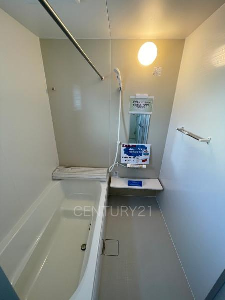 渋川行幸田第2 1号棟の浴室|ゆったりと寛げる大型バスタブ。
足を伸ばしたまま入浴可能です。
浴室乾燥機付きで天候が悪い日でも洗濯をして衣類を乾燥させることができます。