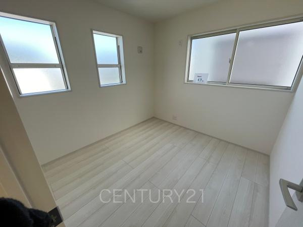 渋川行幸田第2 1号棟の子供部屋|２面採光の明るい洋室です。