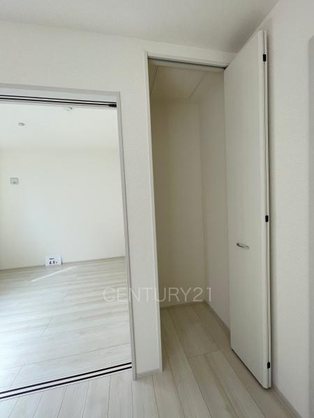 渋川行幸田第2 1号棟の居間・リビング|使い勝手の良いリビング収納です。