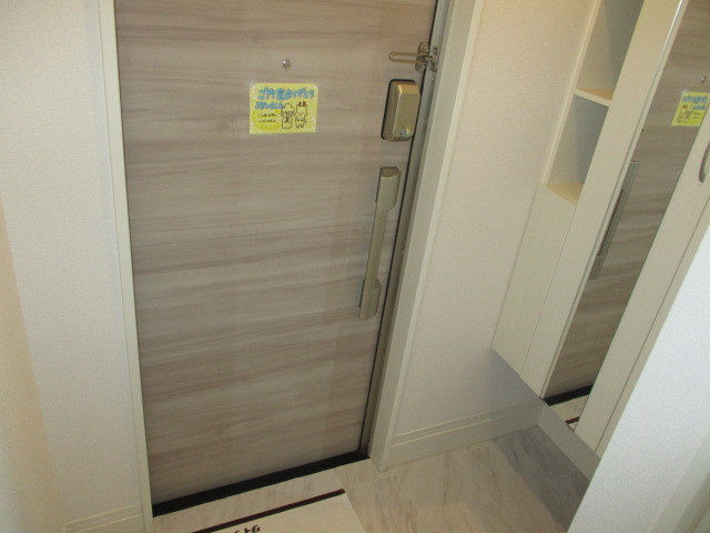 モンヴィラージュ2の玄関