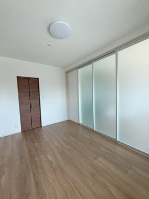 【洋室】 | ＲＥＧＡＬＯ | 写真は同タイプの別のお部屋のものです。