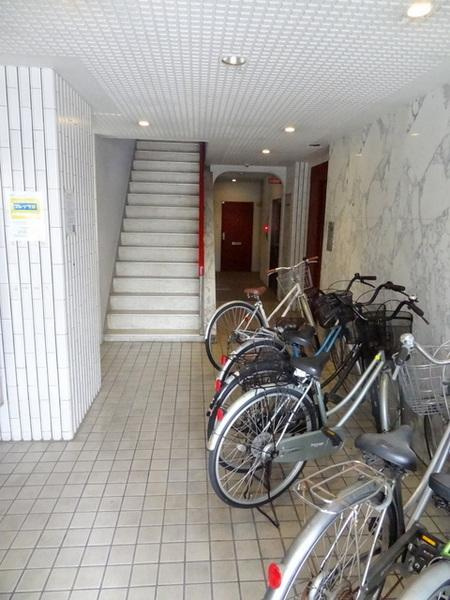 メゾンルリエルの駐車場|★自転車も整然と★