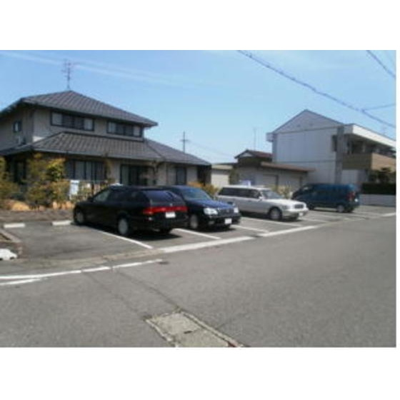 六条北森島駐車場の外観