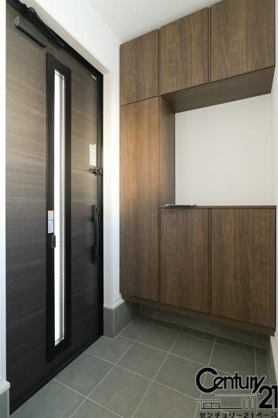 ファーストタウン小吉田 ／新築一戸建の内観：施工例|■玄関には大容量シューズボックスを完備！■