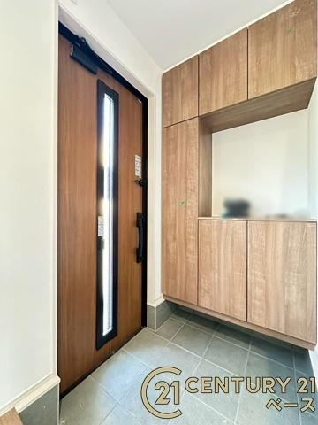 ファーストタウン小吉田 ／新築一戸建の玄関|■現地撮影写真■すっきりとした明るい玄関が家族やお客様を迎えてくれます！