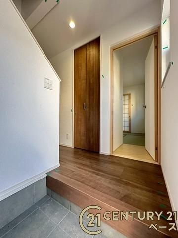 ファーストタウン小吉田 ／新築一戸建の内装|■現地撮影写真■こちらは玄関から見た廊下部分です！