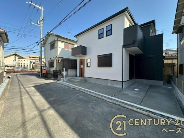 ファーストタウン小吉田 ／新築一戸建の前面道路含む現地写真|■現地撮影写真■敷地と道路の高低差が少なく駐車もスムーズです！