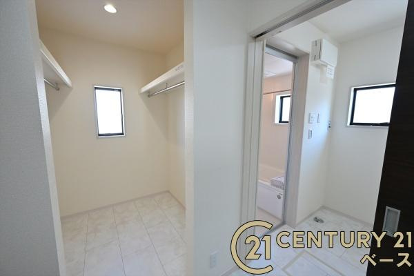 リーブルガーデン東九条町 ／新築一戸建の独立洗面台|■現地撮影写真■こちらは洗面所に隣接したランドリースペースです！