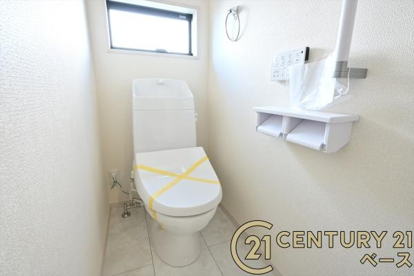 リーブルガーデン東九条町 ／新築一戸建のトイレ|■フチなし＆トルネード洗浄でお掃除も楽らく！ウォシュレット付きです！■