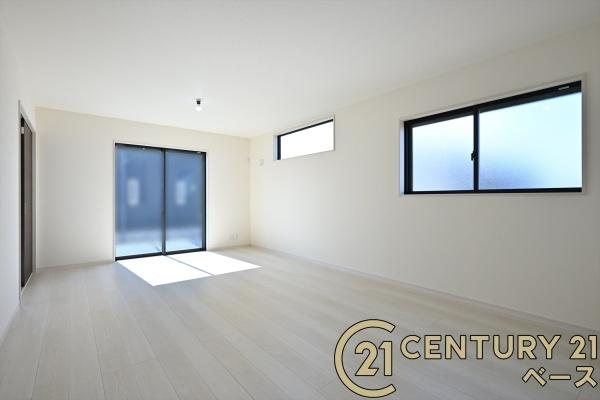 リーブルガーデン東九条町 ／新築一戸建の居間・リビング|■ペアガラス使用で結露の心配もありません！■