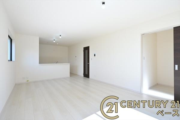 リーブルガーデン東九条町 ／新築一戸建の内観：施工例|■収納力と使いやすさを追求したシステムキッチンです！■