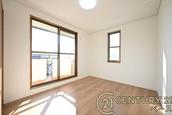 桜井市大福　一戸建の洋室|■現地撮影写真■バルコニーに面した開放感のあるお部屋です！