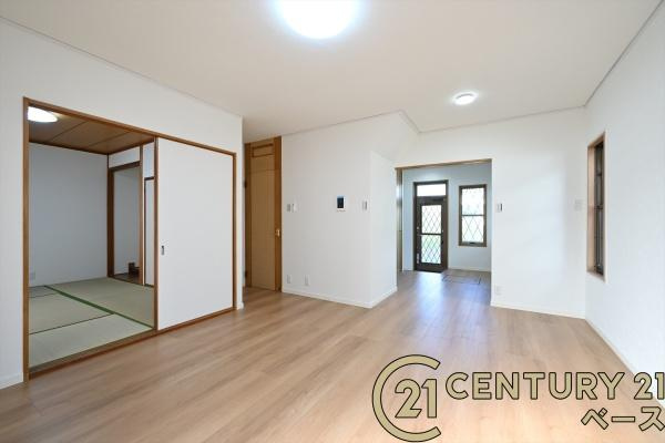 桜井市大福　一戸建の居間・リビング|■現地撮影写真■ご家族でくつろいでいただける広々したＬＤＫ！