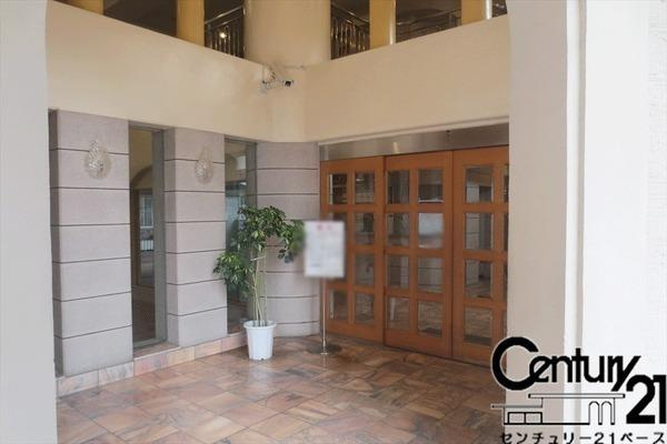 プレステ七番館のエントランス|■現地撮影写真■広々とした明るいエントランス！